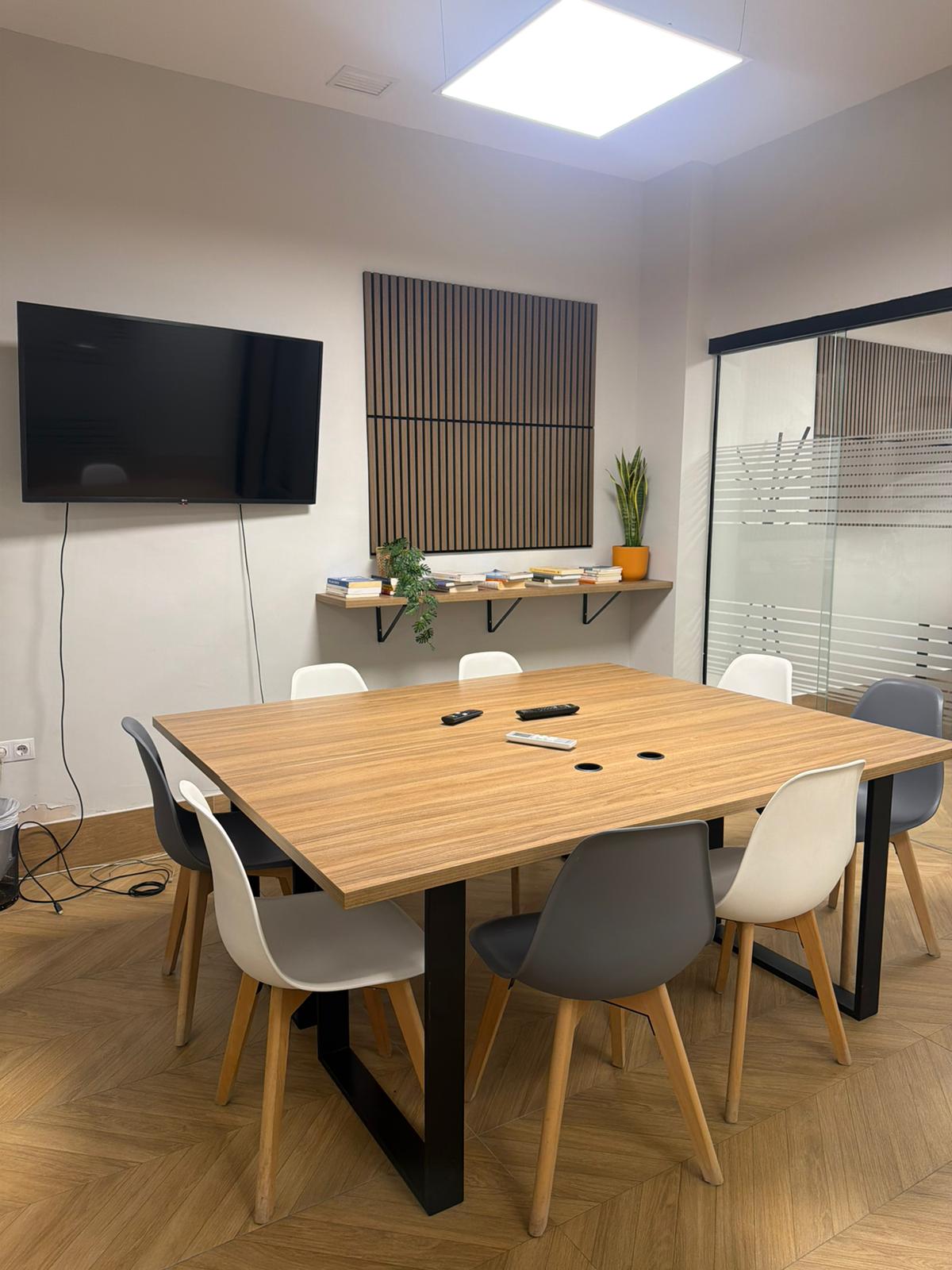 Meeting room with TV and table for 8-10 people