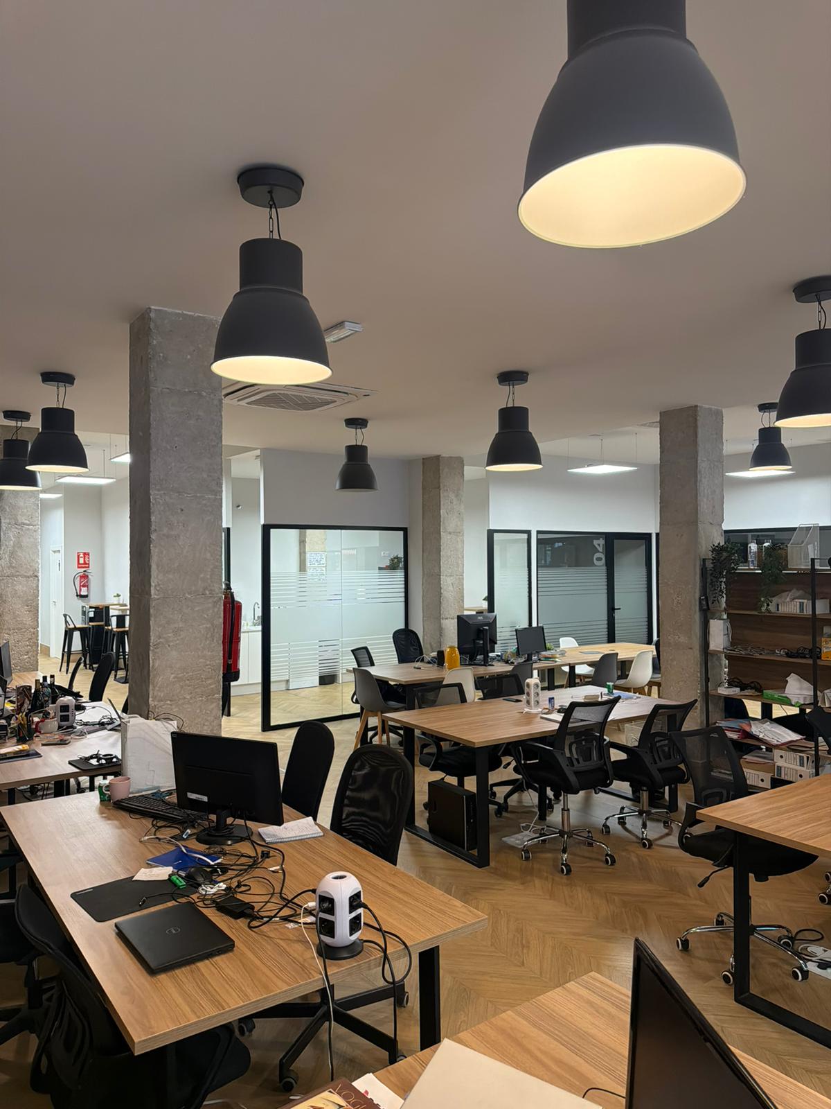 Overview of the 330 m² space